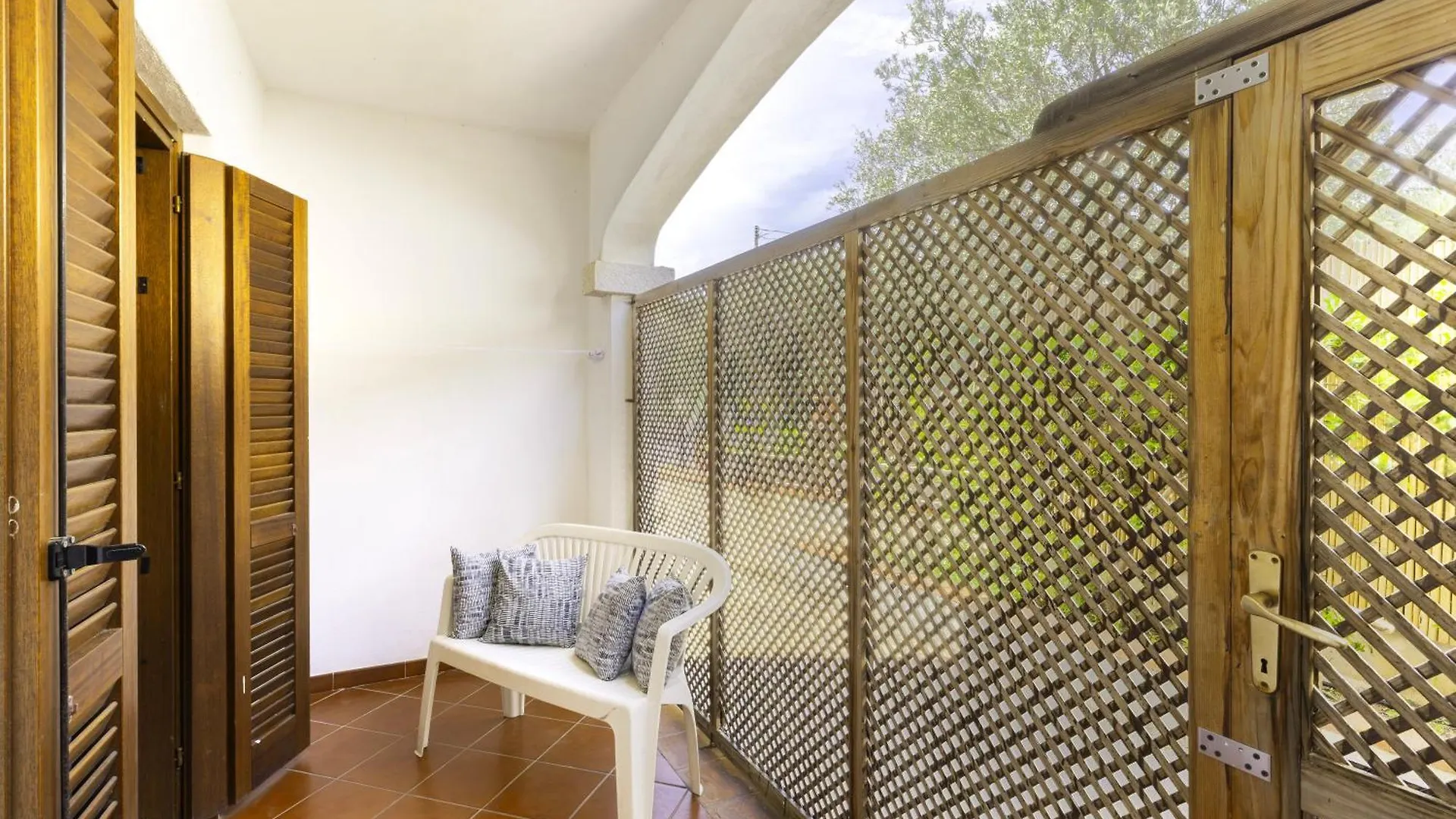 Serenity House Agrustos 0*,