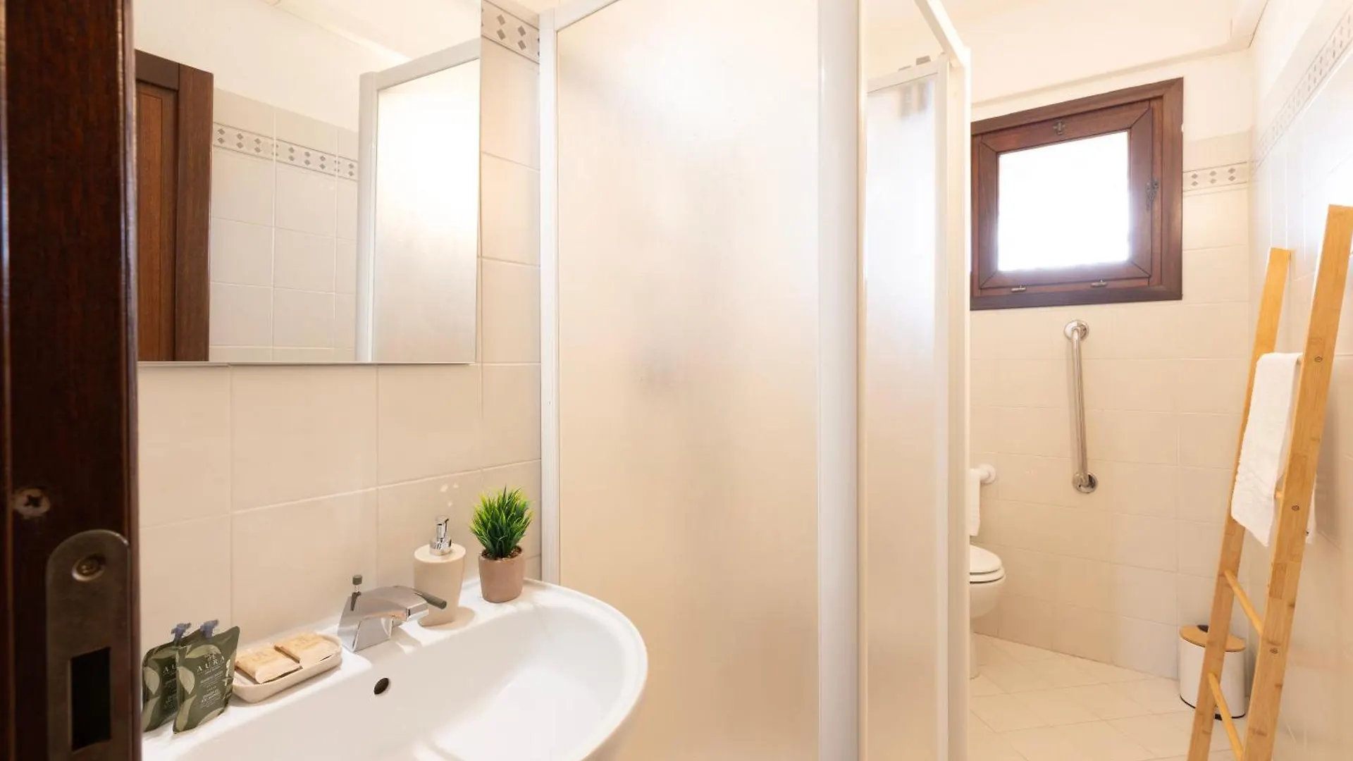 Semesterbostad Serenity House Agrustos Italien